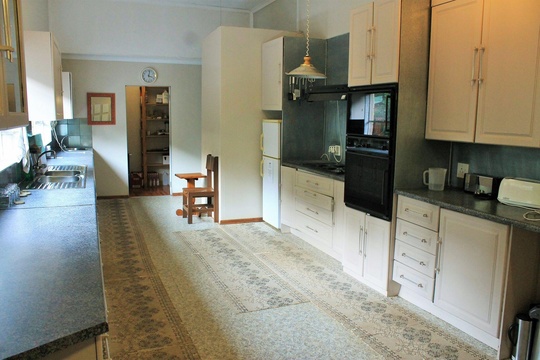Kitchen, Forest View Lodge